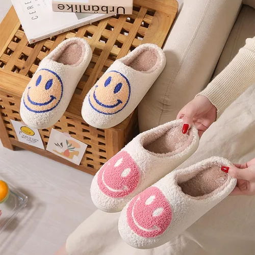 Vista 5 de kissxiaoya Pantuflas de cara sonriente para mujeres y hombres, pantuflas retro de felpa suave y ligera, pantuflas de casa para interiores