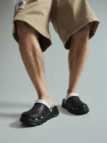 Vista 3 de Zuecos con forro de piel para mujer y hombre, pantuflas cálidas y mullidas, zapatos de jardín de invierno, sandalias para interiores y exteriores