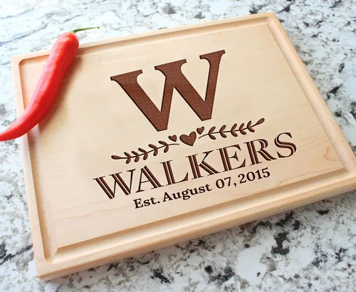 Vista 7 de Tabla de cortar personalizada con grabado Mr Ms - Madera personalizada grabada