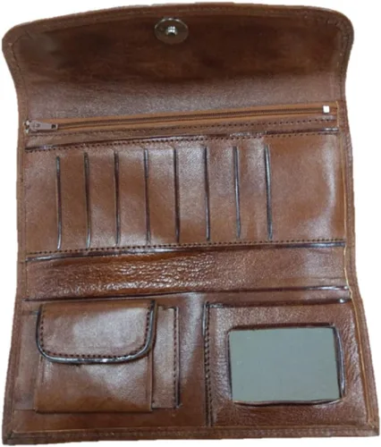 Vista 4 de Sharpshooter - Cartera de piel con diseño de rosas florecientes occidentales