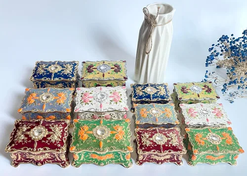 Vista 7 de Caja de metal con diseño de rosas, estilo pastoral, bandeja de almacenamiento de piedras preciosas vintage, caja de regalo de recuerdo del tesoro