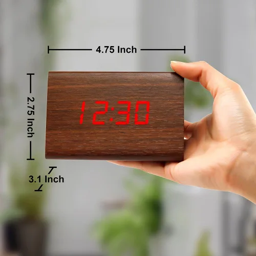 Vista 6 de Moderno reloj despertador con indicador de temperatura y calendario con diseño triangular de madera con luces led. Gearonic TM. Marrón