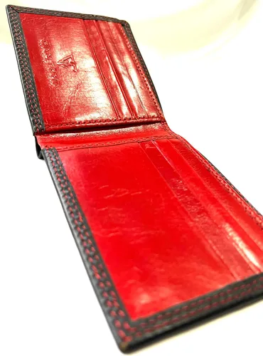 Vista 2 de Cartera para hombre de cuero de búfalo 100% con interior de contraste, Interior rojo, Cartera plegable hecha a mano