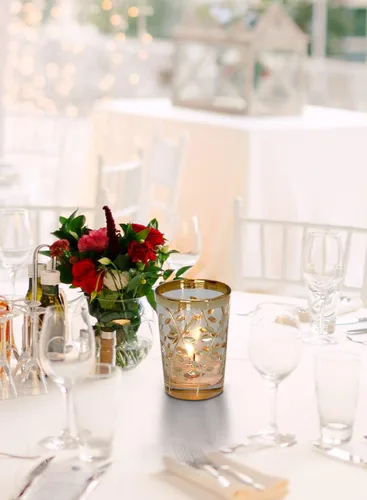 Vista 3 de Serene Spaces Living Juego de 4 portavelas votivas marroquíes doradas, ideales para decoraciones de bodas, fiestas, eventos, cena de Navidad, 3.5