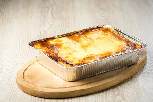 Vista 3 de DecorRack - Bandeja rectangular de aluminio desechable con tapa plana, resistente, de 2.25 libras, ideales para recalentar, hornear, asar