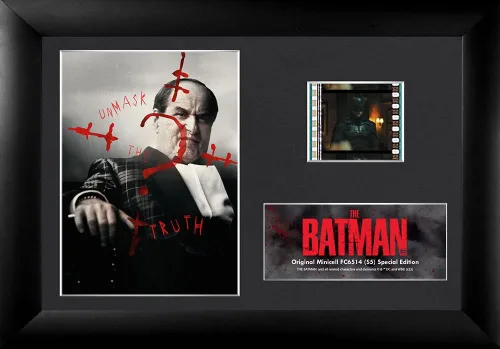 Vista 6 de Trend Setters DC Comics - The Batman - Desenmascarado - FilmCells - Presentación de escritorio MiniCell de 7 x 5 pulgadas - Con clip de película