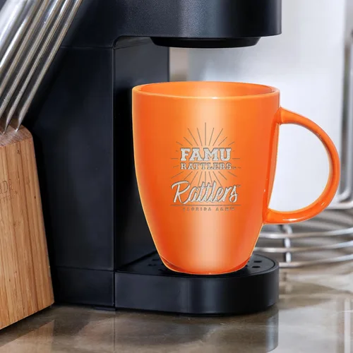 Vista 2 de Rico Industries - Taza de lustre cerámico con grabado láser de la NCAA de 18oz - Café-Té