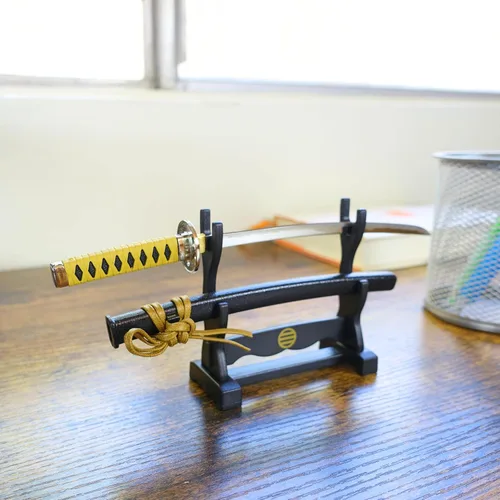 Vista 5 de Samurai - Abrecartas de espada, mini katana con soporte de exhibición de 8.3 pulgadas, fabricado en Japón (modelo Kondo Isami)