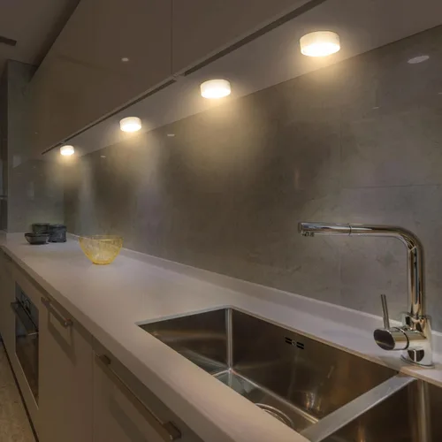 Vista 5 de Luces LED de disco de control remoto, paquete de 4 luces LED recargables debajo de la encimera con control remoto funcional, lámpara inalámbrica