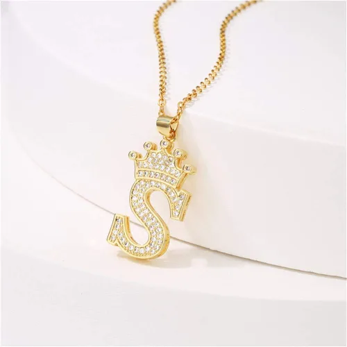 Vista 2 de cmoonry Collar con inicial de corona A-Z para hombres y mujeres, chapado en oro de 14 quilates, colgante de monograma helado con cadena de 18