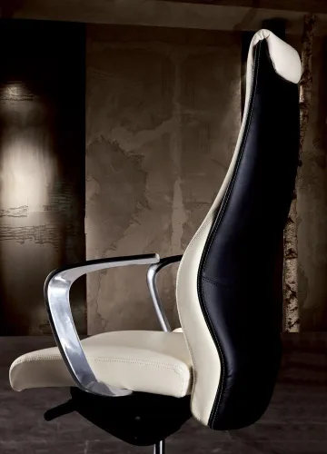 Vista 2 de ZURI Wrigley - Silla ejecutiva de cuero genuino con base de aluminio y respaldo alto, cuero blanco con acento negro