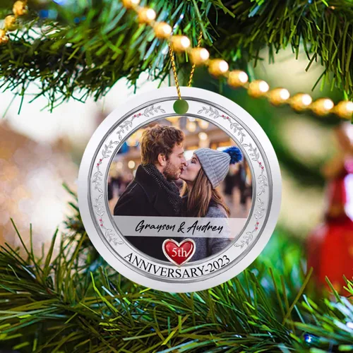 Vista 3 de Adorno de 5º aniversario, decoración del árbol de Navidad, nombres personalizados y recuerdos de aniversario de fotos, regalos para parejas juntas
