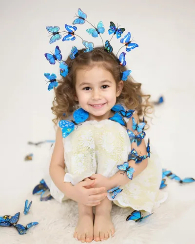 Vista 3 de Zivyes - Fascinador de mariposa para mujer - Diadema de fiesta del té, estilo Alicia en el país de las maravillas, sombrero para Kentucky Derby