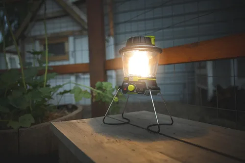 Vista 7 de Lighthouse 600 - Luz ajustable multifuncional perfecta para acampar, eventos al aire libre o uso de emergencia, 600 lúmenes, carga USB de teléfonos
