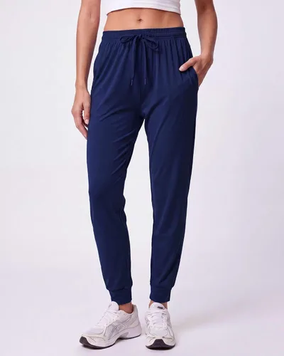 Vista 5 de Paquete de 3 pantalones deportivos de ajuste seco para mujer, con bolsillos para descansar Conjunto 1