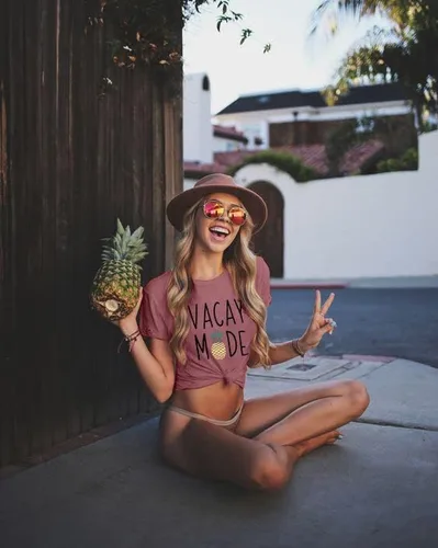 Vista 2 de Vacay Mode - Camiseta de manga corta con estampado de piña para mujer