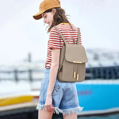 Vista 2 de KKXIU - Mochila de cuero a la moda para mujeres y damas, bolso de hombro para viajes y uso diario, A-caqui, Mediana, Mochila