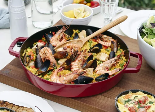 Vista 3 de Staub 40511-661 - Sartén de dos asas, color cereza de 7.9 pulgadas (7.9 in), sartén de doble asa, sartén, doble asa, esmalte, compatible