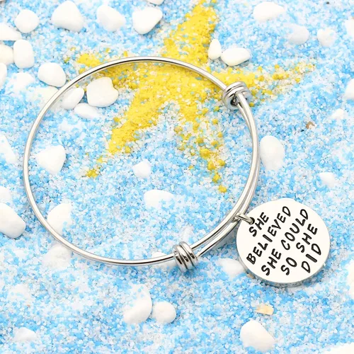 Vista 6 de Pulseras de regalo de graduación para mujer, pulseras de San Valentín para niña, She Believed She Could So She Did (estilo B)