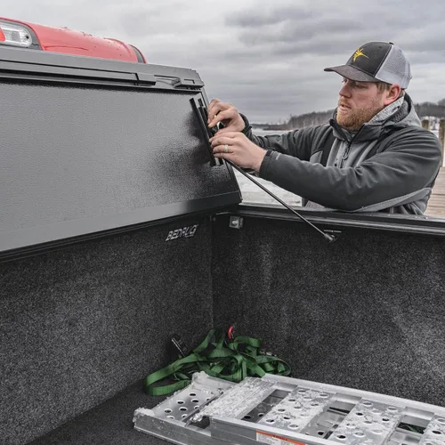 Vista 7 de Gator FX Hard Quad-Fold - Cubierta Tonneau Rígida para Caja de Camioneta 8828203 Compatible con Dodge Ram 2002 - 2025 sin RamBox, Cama de 6' 4