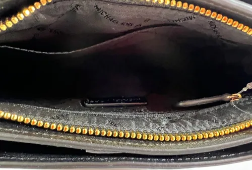 Vista 6 de Michael Kors Trisha - Bolso cruzado mediano de cuero con triple compartimento
