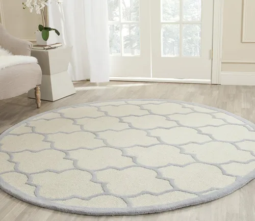 Vista 112 de Tapete Safavieh de la colección Cambridge, modelo CAM134X, hecho a mano, de lana de primera calidad, formas geométricas marroquíes, color gris