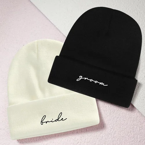 Vista 4 de Mr and Mrs Beanies, Wedding Gifts for Couples, His and Hers Engagement Gift, Honeymoon Travel Essentials