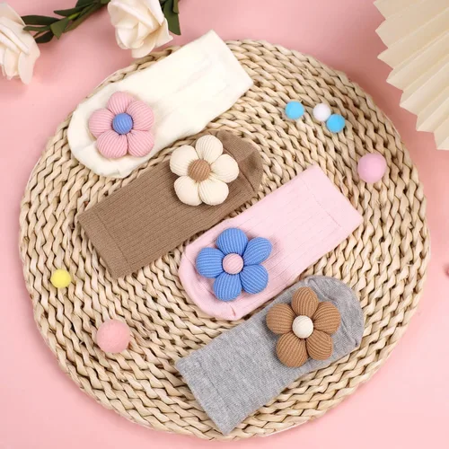 Vista 3 de Paquete de 4 calcetines antideslizantes de flores con empuñaduras para bebés recién nacidos, niñas y niños pequeños