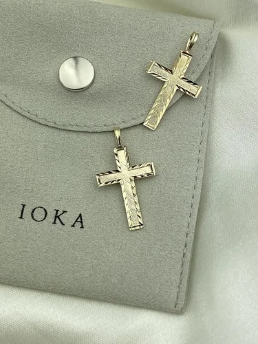 Vista 4 de Ioka Colgante de oro amarillo de 14 quilates con cruz fina religiosa pequeña con colgante de corte de diamante para collar o cadena