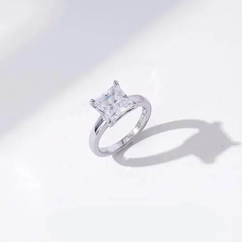 Vista 6 de Anillo de compromiso de plata esterlina platinada con circonita talla princesa de Swarovski., platino-bañado-plata, 6, Platino (Platinum-plated)