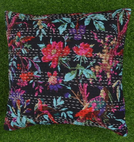 Vista 2 de Funda de almohada Kantha hecha a mano india 100% algodón, estampado de pájaros, negro, 18 x 18 pulgadas