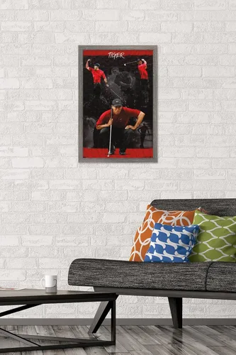 Vista 2 de Trends International Tiger Woods - Póster de pared de bosquejo, 14.725 x 22.375 pulgadas, versión enmarcada de madera de granero