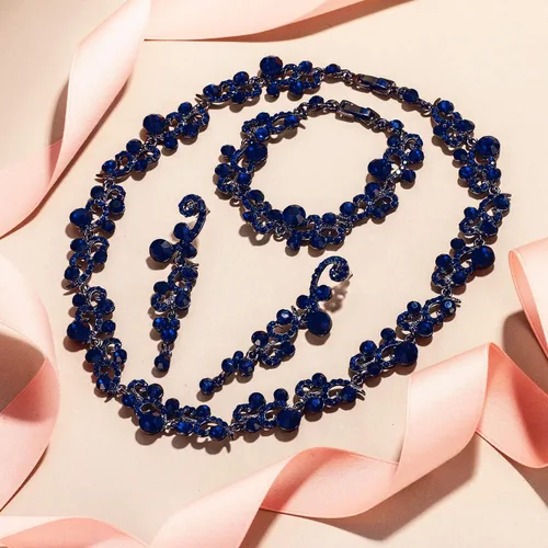 Vista 4 de EVER FAITH Conjunto de collar y aretes de cristal austriaco elegante para mujer