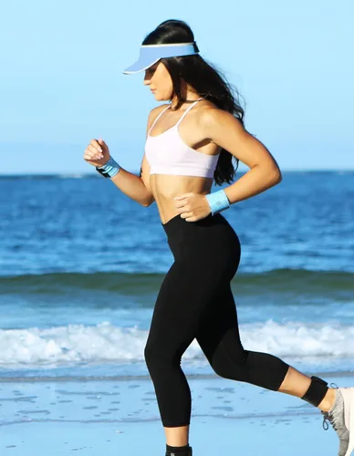 Vista 5 de SAAKA Visera deportiva para mujer. Suave, elástica, ligera y ajustable. Correr, tenis, golf y deportes.
