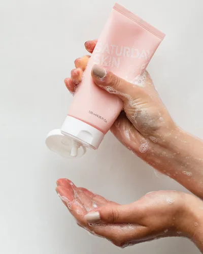Vista 7 de Saturday Skin Paquete de limpieza con gel de bálsamo derretido, limpiador de espuma, removedor de maquillaje total y lavado facial