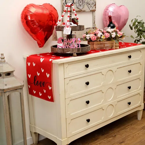Vista 3 de ARKENY Camino de mesa para el día de San Valentín de 36 x 13 pulgadas, decoración de mesa roja con corazón de amor, arpillera para interiores