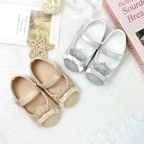 Vista 2 de Uineky Zapatos de vestir para bebés y niñas recién nacidas, zapatos planos estilo Mary Jane, antideslizantes, ligeros, suela suave, zapatos de boda
