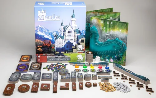 Vista 3 de Expansiones de Castles of Mad King Ludwig: complemento modular masivo con renovaciones, pasajes secretos, fosos, torres, decretos reales, fichas