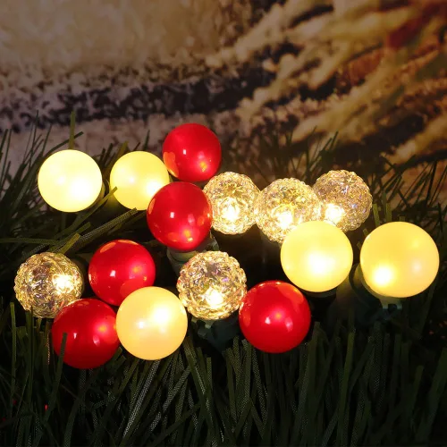 Vista 3 de Cadena de luces de Navidad rojas y blancas para exteriores G15 con cristal perlado 70 luces LED 19 pies mini focos de globo para decoración de árbol