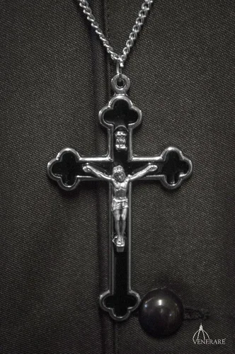 Vista 3 de Venerare Colgante tradicional de cruz latina con incrustaciones negras