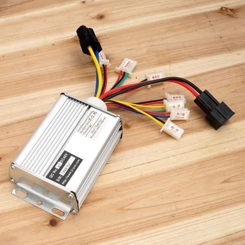 Vista 4 de Controlador 48V1000W para motor cepillado con terminal de conector de batería negro para E-Bikes E-Tricycles E-Moto E-Scooter, modo deportivo