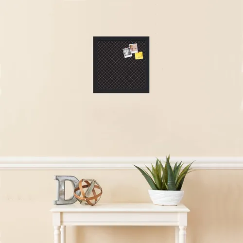 Vista 3 de PinPix Tablero de anuncios de corcho de 12 x 12 pulgadas. Este tablero decorativo enmarcado viene con patrón de diamante en diseño negro y negro