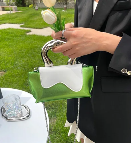 Vista 3 de Bolso pequeño de color plateado, bolsos cruzados, bolsos de noche Y2K, bolso de mano para mujer, bolsos de hombro, bolsa de mano para mujer 2023
