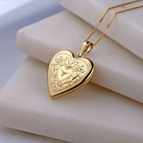 Vista 6 de PicturesOnGold.com Medallón de fotos de corazón floral relleno de oro de 14 quilates con diamante, 34 pulgadas x 34 pulgadas, incluye cadena de 18