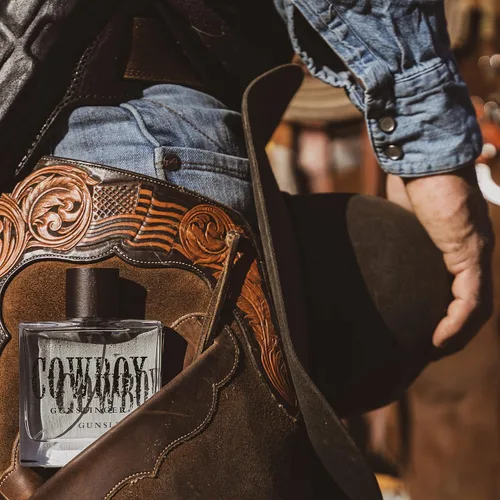 Vista 6 de Cowboy Gunslinger - Colonia para hombre de Tru Western, 3.4 onzas, cálida y fresca, aroma a arándano y salvia, fragancia masculina audaz con cuero