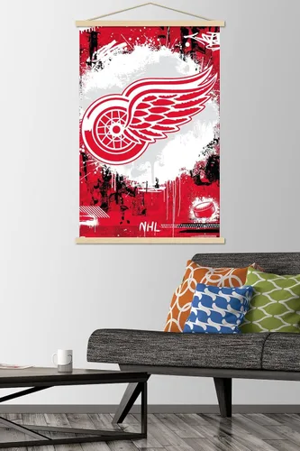 Vista 2 de Trends International NHL Detroit Red Wings - Póster de pared con logotipo Maximalist 23 con marco magnético Juego de perchas de madera de haya