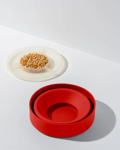 Vista 2 de W&P Fabricante de Palomitas de Microondas de Silicona Rojo Tazón Plegable con Medición Integrada, Sin BPA, Ecológico, Sin Desperdicio, 9.3 Tazas