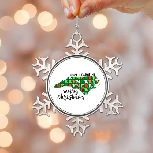 Vista 5 de Adornos de metal de copo de nieve de Carolina del Norte, 50 adornos de Estados Unidos, Feliz Navidad, adorno de Navidad de Carolina del Norte