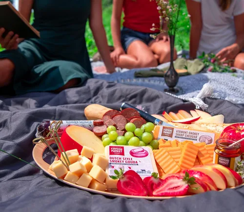 Vista 4 de Farmers Market, Sin gluten, Keto, Paleo, Bajo en sodio, Cero azúcar, Queso de Wisconsin, 1 paquete, Cheddar extra fuerte de Vermont