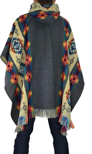 Vista 2 de Casa De Alpaca, Ponchos de lana de alpaca ecuatoriana hechos a mano